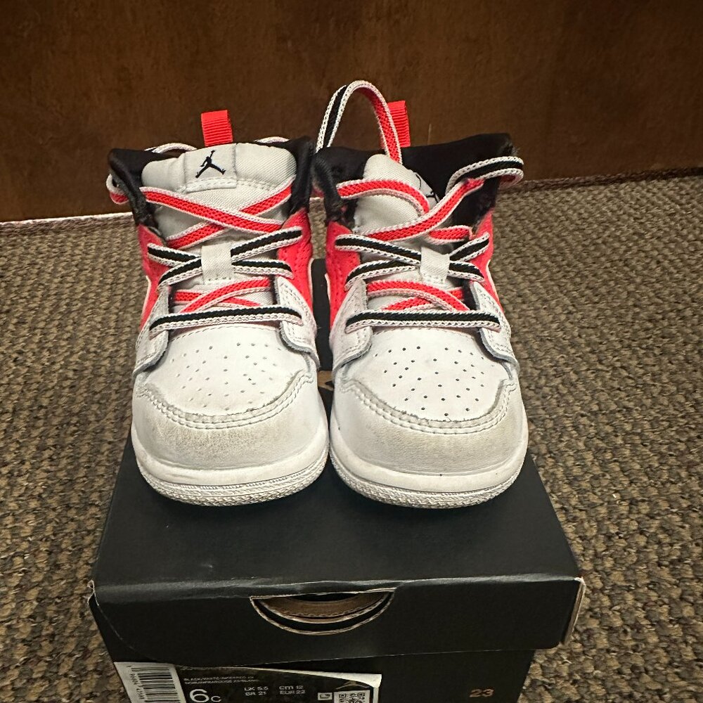 Kids Jordan 1 Mid SE - Size 6C